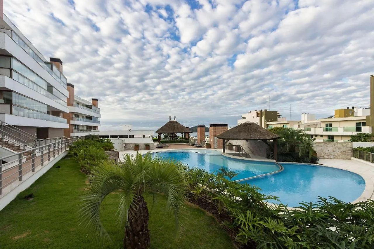 Apartamento Punta Blu 102-3 - Condomínio Luxuoso com vista para o mar - Piscina - Sauna - Jacuzzi - Quadra poliesportiva - Portaria 24hs Bombinhas